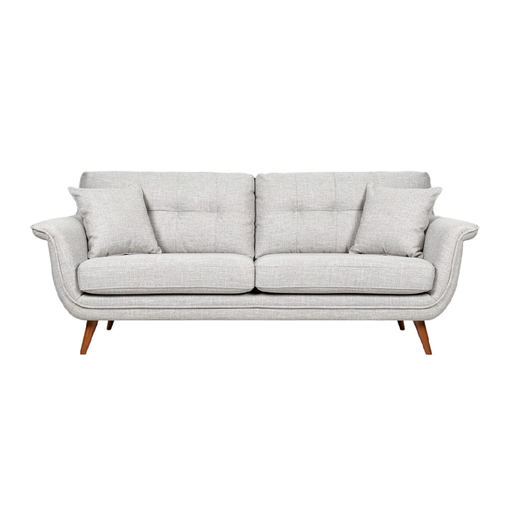 **Tekstura i wygoda: Szara sofa z poduszkami na drewnianych nóżkach**